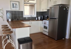 The Sandy Point Beach House - 2 Bedroom, 1 Bathroom, sleeps 5 in Sandy Point
