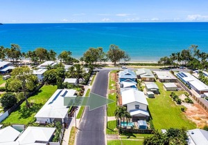Tropical Beachside Oasis in Clifton Beach in Cairns