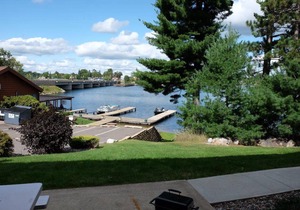 Upscale Lakefront 3 Bdrm Townhouse on Lake Minocqua. Walk to Downtown! in MINOCQUA