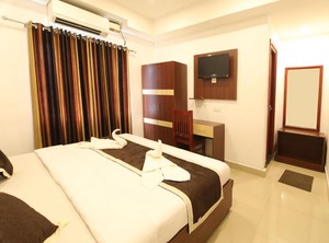 Puthens Capitol Inn | Kaloor