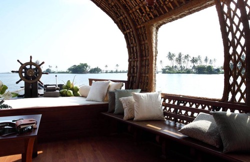 Alappuzha Boat Rental | 30 m² Houseboat ∙ 3 bedrooms ∙ 127 guests