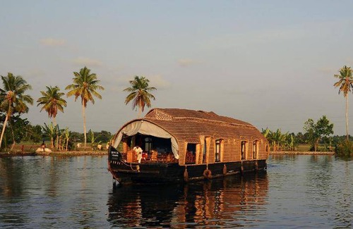 Alappuzha Boat Rental | 30 m² Houseboat ∙ 3 bedrooms ∙ 127 guests