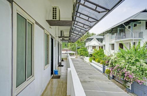 Edapalli Hotel | Hotel O Edappally Stays