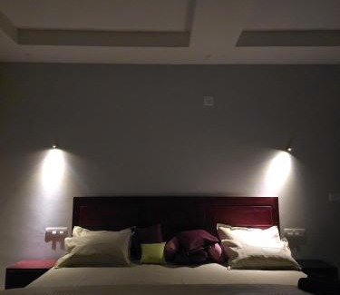 Elappara House | Palozhukumpara waterfall resort