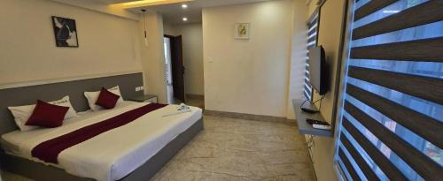 Kozhikode Hotel | Redbell Suites Civil