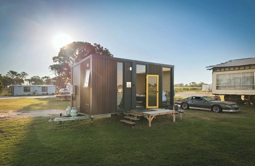 Deakin House | 1 Bedroom Private Vacation Home In Tongala
