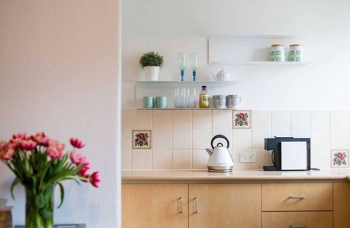 Kings Cross Apartment | 1 BR, Sunlit Apartment in heart of Potts Point