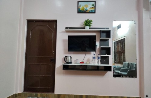 Varanasi House | 1 min from Dashashwamedh Ghat - River & Temple , Gr8 Service Guarantee