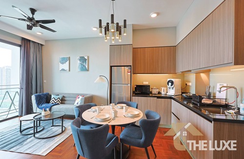 Kuala Lumpur Apartment | 10 minutes to Midvalley! 4 pax 2 bedrooms apartment with shopping mall below