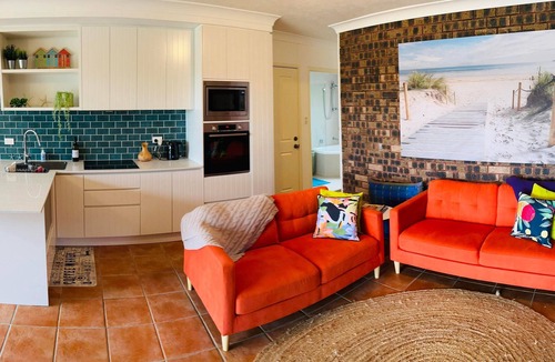 Malua Bay Apartment | 100 m from a secluded beach