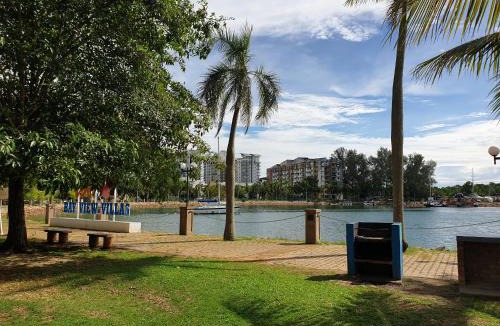 Baharu Apartment | 11 Cozyhome -Karaoke pool bbq fishing