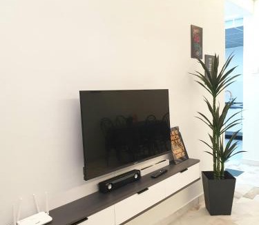 Baharu Apartment | 11 Cozyhome -Karaoke pool bbq fishing
