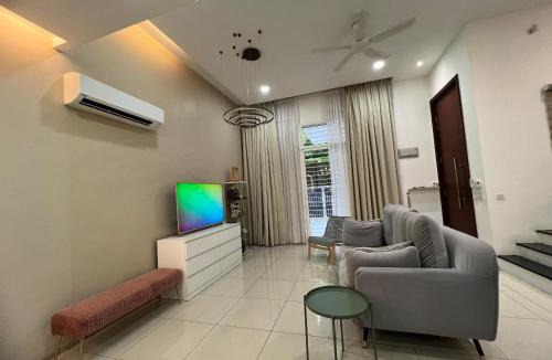 Kampung Permatang Tengah House | 12pax - 3Storey Bukit Minyak Utama Cozy Spacious