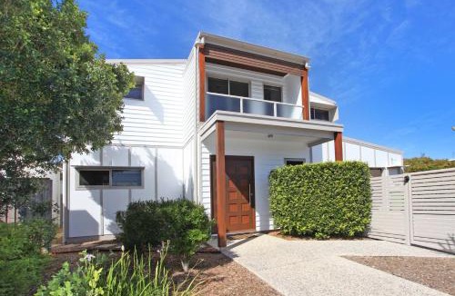 Mount Coolum House | 15 Wave Crescent