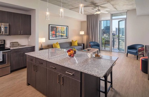 Civic District Resort | 1BD/Austin - Rooftop Pool & Firepit, BBQ!