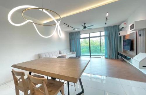 Bukit Indah Apartment | 1min to BukitIndah AEON Skyloft 3BR Muji PoolView