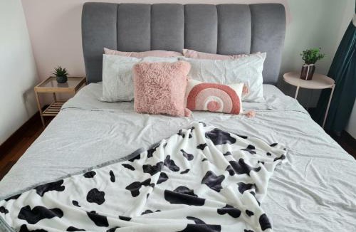 Klang Apartment | 2 Bedroom Bear House Homestay in Klang Impiria