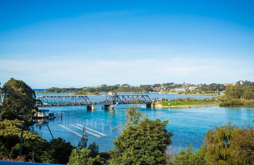North Narooma House | 2 Water Crescent - Retro Haven
