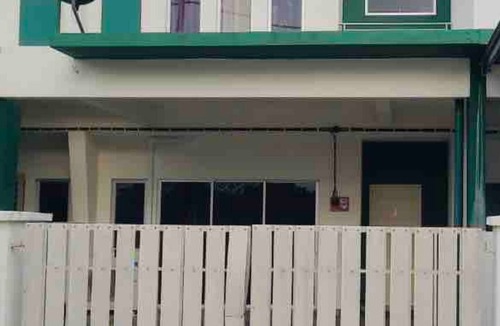 Sepang House | 20 minutes from KLIA! Family-sized house with 4 bedrooms and 3 bathrooms.