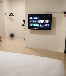 Taman Impian House | 23 Inn Kingbed Room with Balcony