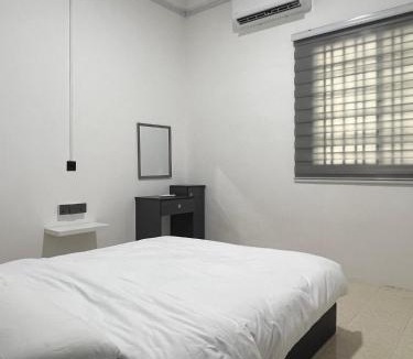 Taman Impian Hostel | 23 Inn Queenbed Room with share bathroom