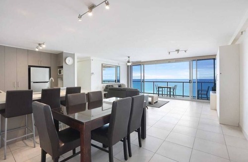 Surfers Paradise Apartment | 25B Peninsula 25th Floor Beach Views