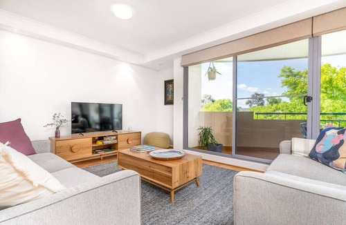 Griffith Apartment | 2BR/2BA Apt w/Dedicated Workspace & Free parking!