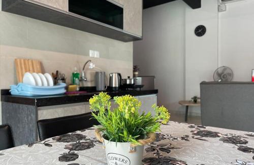 Kampung Sepuluh Apartment | 2BR Airport Panoramic View Family Suite