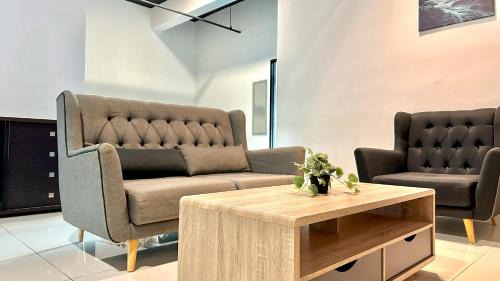 Kampung Sepuluh Apartment | 2BR Lively City View Family Suite#Airport