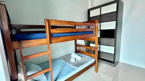 Kampung Sepuluh Apartment | 2BR Lively City View Family Suite#Airport