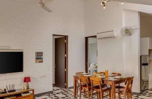 Nerul Apartment | 2BR w Rooftop Pool in North Goa Close to Beaches