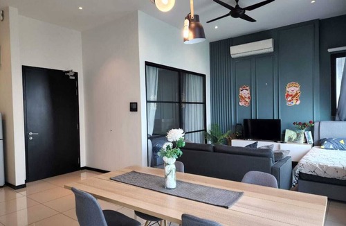 Kuala Lumpur Condo | 2km bukit bintang,300m MRT,luxury facilities,9pax,many car parks