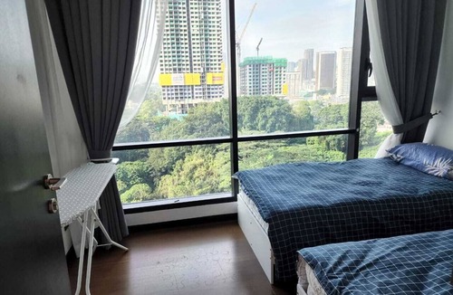 Kuala Lumpur Condo | 2km bukit bintang,300m MRT,luxury facilities,9pax,many car parks