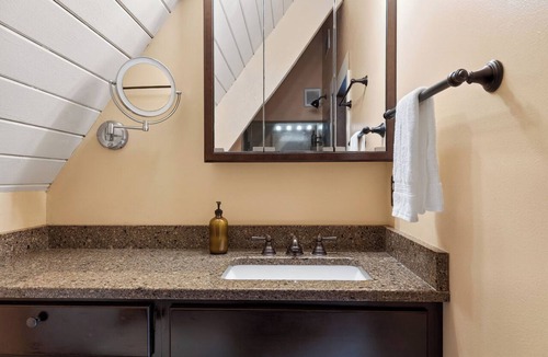 Clinton House | 3-Acre A-Frame Retreat + Firepit + Outdoor Dining | Mins to Ferry and Beaches