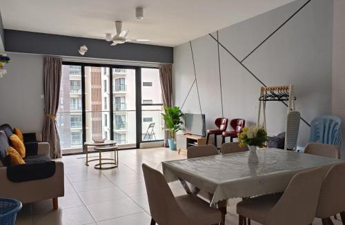 Genting Highlands Apartment | 3 bedroom 12pax Midhills pool view free WIFI