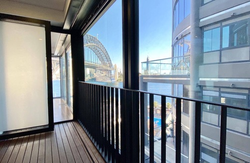 Kirribilli Apartment | 3-Bedroom Apartment w/Terrace with Harbour View, 900m Stroll to Harbour Bridge