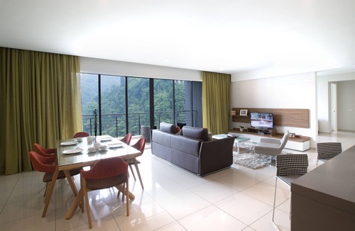 Hulu Kinta Apartment | 3 Bedroom Lakeview Premier Suite #9
