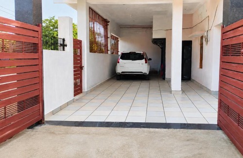 Jabalpur House | 3 BHK Entire Homestay-Comfortable for Family or Group Stay