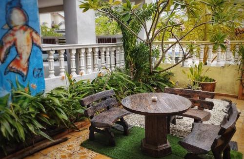 Taman Kota Laksamana Hostel | 3 Little Birds Home, 100meter to JonkerWalk