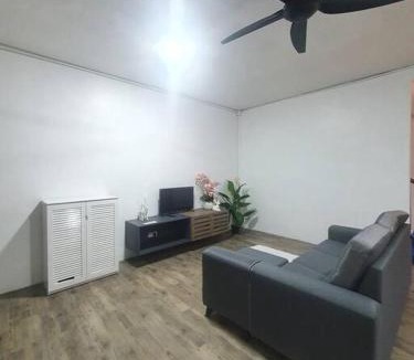 Bukit Jambul Apartment | 3 Storey Bangalow near Spice Arena & Queensbay Mall