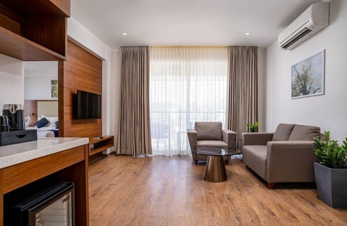Civil Station Hotel | 350 m² Hotel ∙ 3 guests