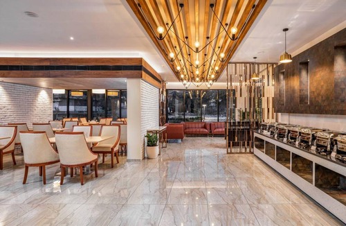 Civil Station Hotel | 350 m² Hotel ∙ 3 guests