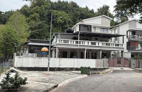 Darat House | 35PAX 9BR Villa with Kids swimming Pool, KTV, BBQ n Pool Tables near SPICE Arena Penang 9800 SQFT