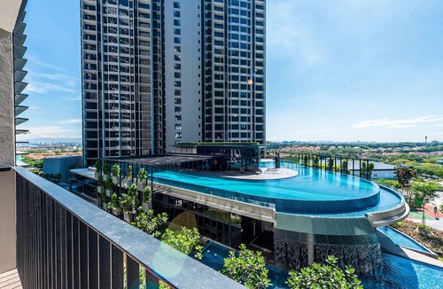 Shah Alam Apartment | 3BR Homestay with Pool View Bukit Rimau