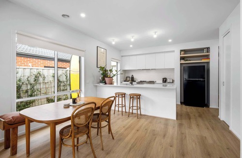 Mount Duneed House | 3BR Light-filled Retreat, Mt Duneed