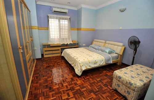 Bayan Lepas House | 3R3B Semi-D Hillside landed nearby SPICE Arena & Airport.