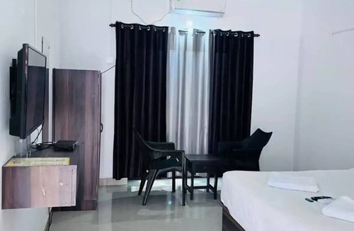 Calangute Hotel | 4 rooms - 4Bed - AC Room - balcony - Calangute-