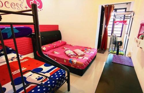 Taman Century Villa | 46 Jb Tmn Century 5Room 18pax near CIQ KSL Mall