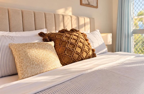 Capalaba House | 4Bed 2Bath in Capalaba Near Manly Habour, Shops & More