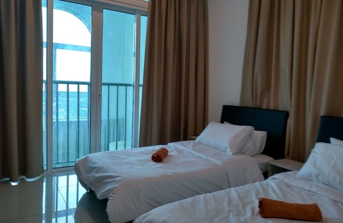 Kampung Batu Maung Condo | 4R 3B With High Speed Wifi full Facilities & Amenities